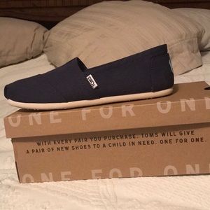 Blue Toms